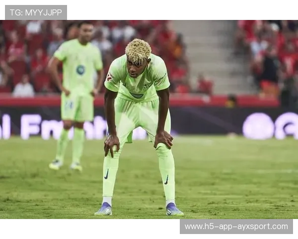 巴萨亚马尔两次假射骗过后卫再度完成破门，尽显魔力