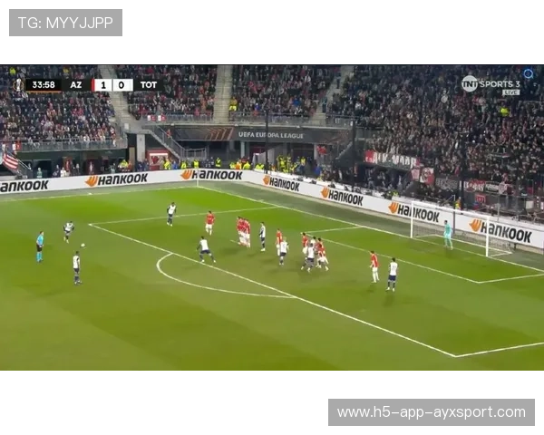 足球欧联杯：快发任意球抓住机会破门，成为比赛的制胜法宝