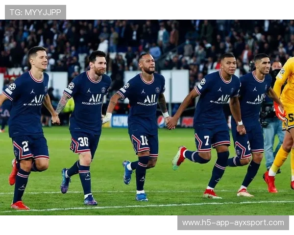 法甲巴黎中场连续渗透，锋线连续冲杀对方防线：一场关于控场与爆发的现代战术解读